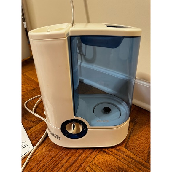 Vicks Warm Mist Humidifier - Picture 3 of 4
